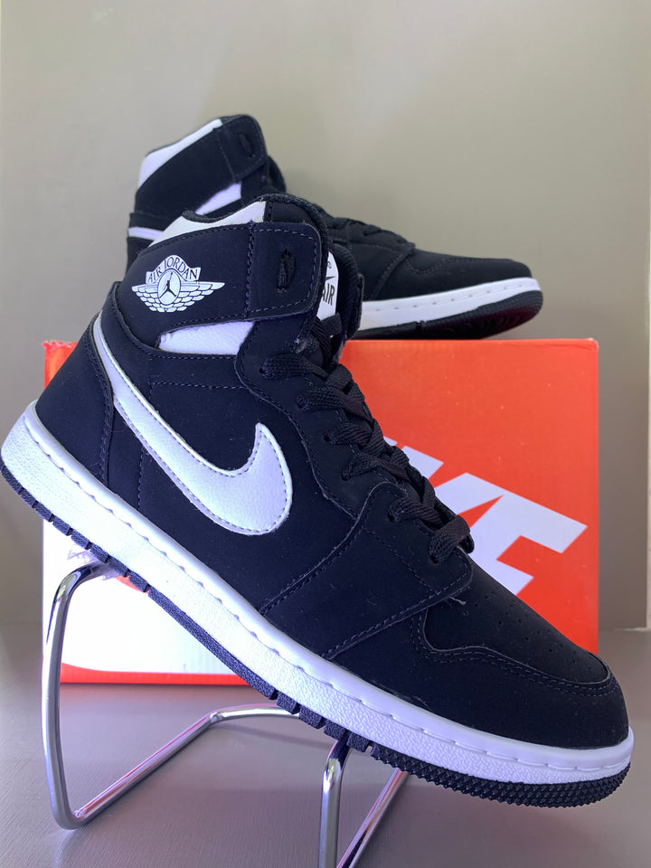 NIKE AIR JORDAN 1 PRETO/BRANCO