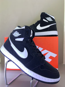 NIKE AIR JORDAN 1 PRETO/BRANCO